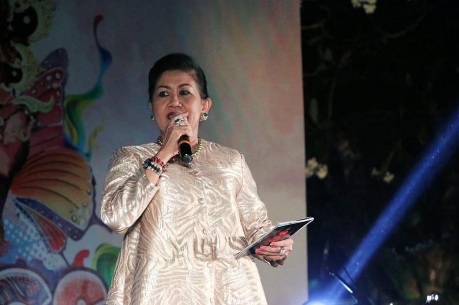 podiumnews.com-Lewat Puisi Sumpah Kumbakarna, Ny Putri Koster Pukau Pengunjung HUT ke-14 Bali Collection